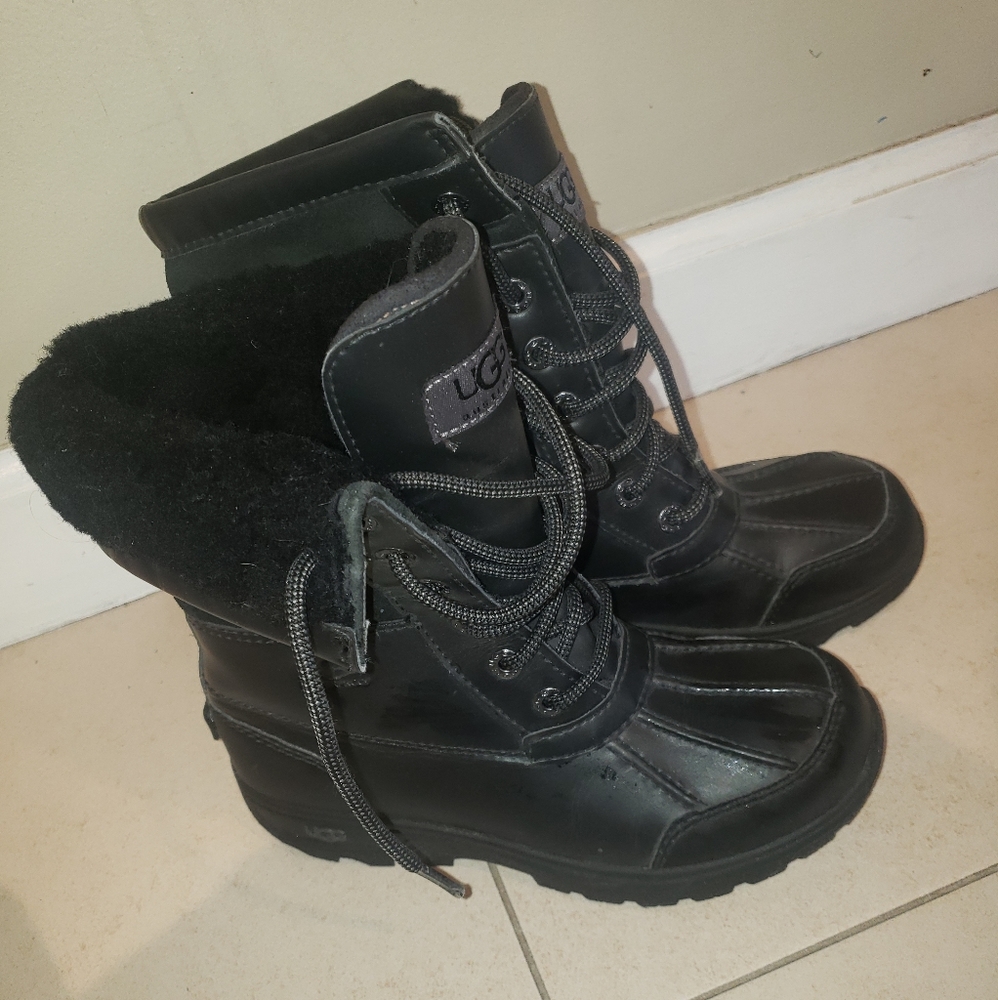 Girls Uggs Sz 2